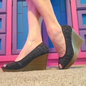 Black lace peekaboo wedges size 8.5